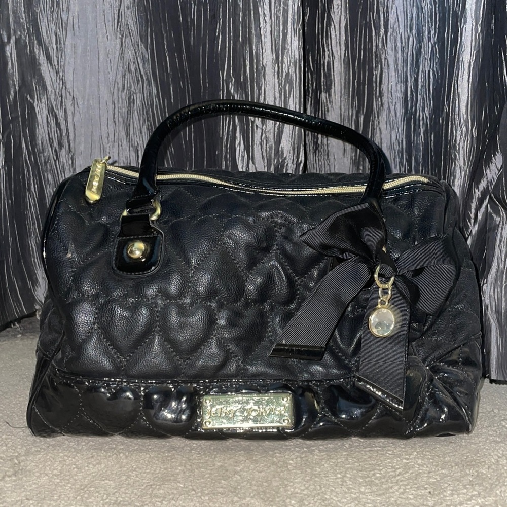 Betty Johnson shoulder bag! In like new condition with very little wear and tear